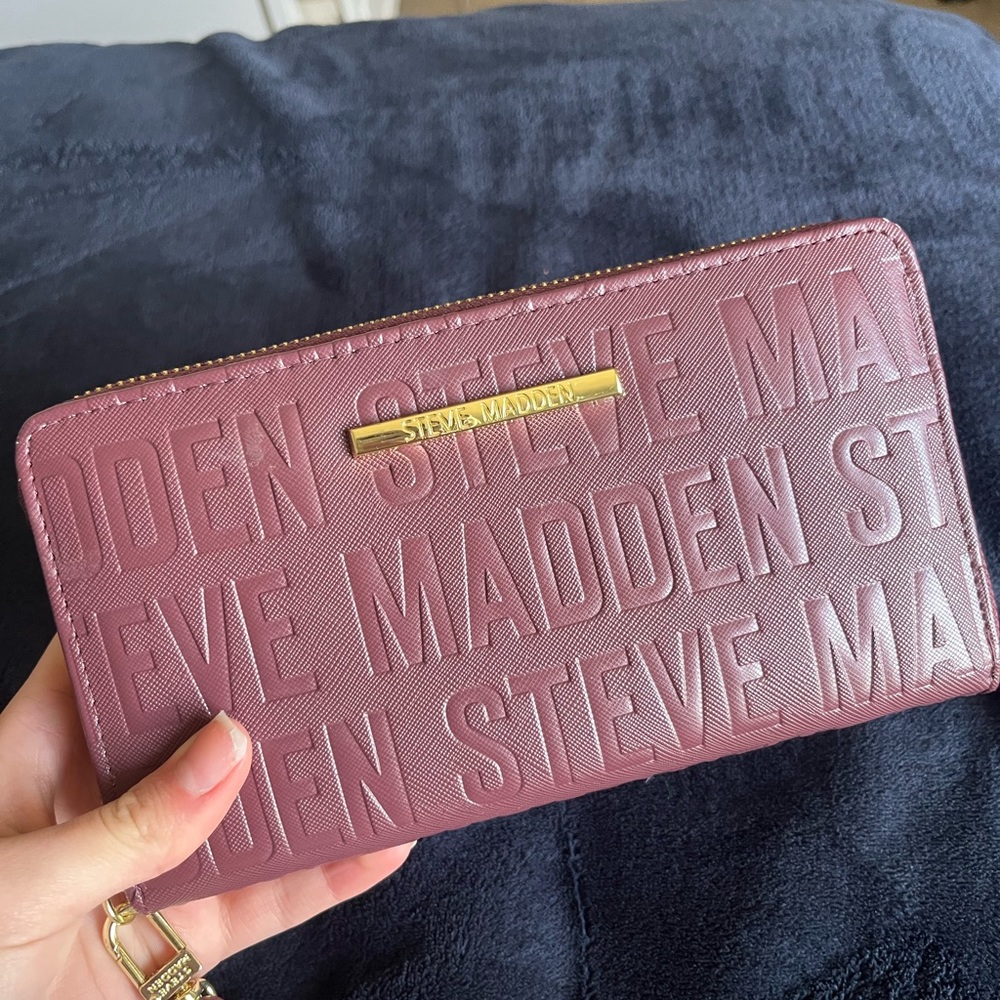STEVE MADDEN BURGUNDY WALLET